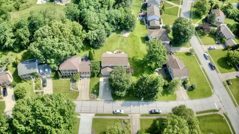 View/Area - 2064 Periwinkle Ct, Crescent Springs, KY 41017 photo 2 of 9