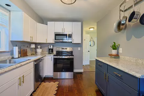 Kitchen - 30 E Lakeside Ave, Lakeside Park, KY 41017 photo 2 of 3