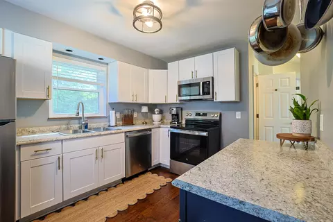 Kitchen - 30 E Lakeside Ave, Lakeside Park, KY 41017 photo 1 of 3