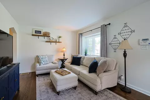 Living - 30 E Lakeside Ave, Lakeside Park, KY 41017 photo 1 of 3
