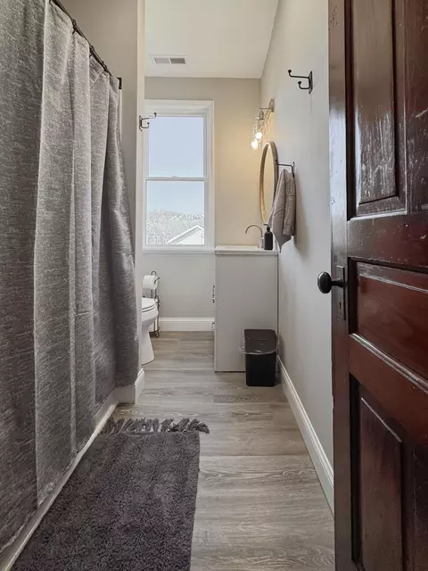 Bath - 454 Elm St, Ludlow, KY 41016 photo 2 of 4