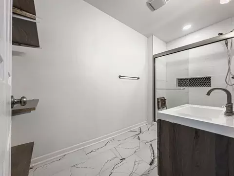 Bath - 1035 John St, Covington, KY 41016 photo 1 of 6