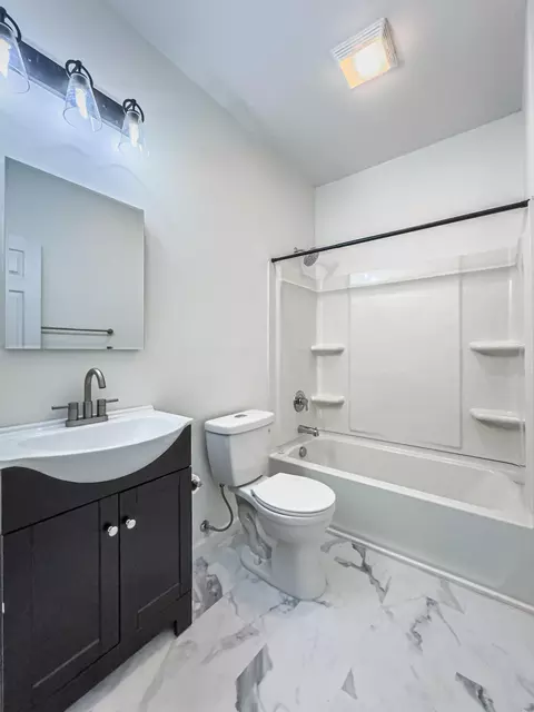 Bath - 1035 John St, Covington, KY 41016 photo 6 of 6