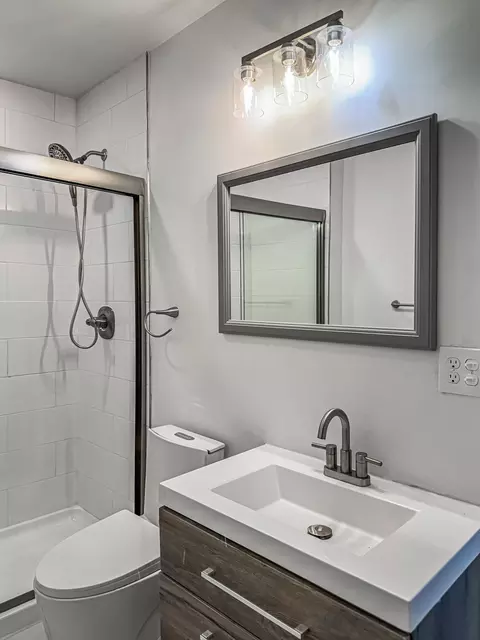 Bath - 1035 John St, Covington, KY 41016 photo 2 of 6