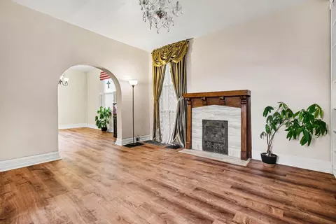 Living - 332 E 18th St, Covington, KY 41014 photo 1 of 3