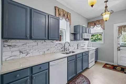 Kitchen - 332 E 18th St, Covington, KY 41014 photo 2 of 2