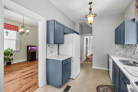 Entry Way - 332 E 18th St, Covington, KY 41014 photo 2 of 2
