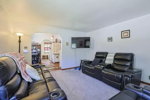 Living - 1 Howard Rd, Fort Wright, KY 41011 photo 2 of 3