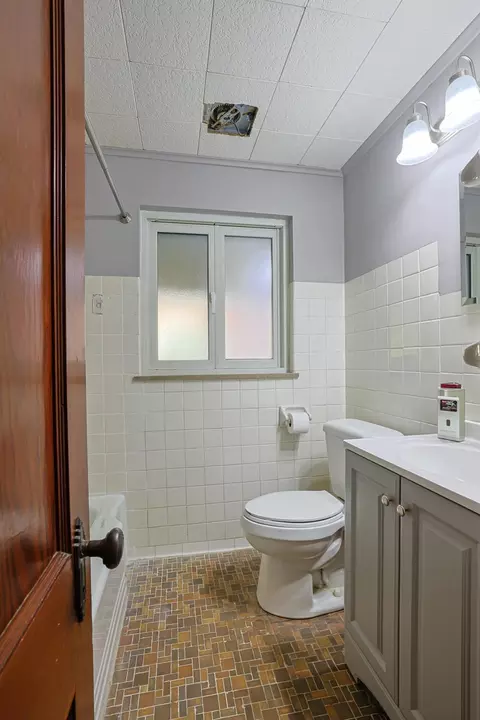 Bath - 1 Howard Rd, Fort Wright, KY 41011 photo 1 of 1