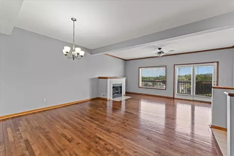 Living - 2041 Franklin St, Covington, KY 41014 photo 4 of 7