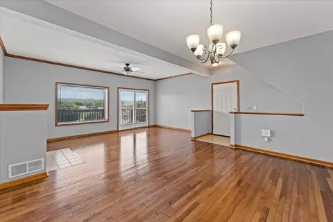 Living - 2041 Franklin St, Covington, KY 41014 photo 3 of 7