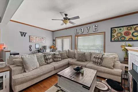Living - 2041 Franklin St, Covington, KY 41014 photo 6 of 7