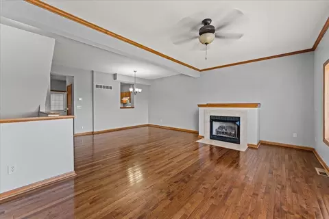 Living - 2041 Franklin St, Covington, KY 41014 photo 2 of 7