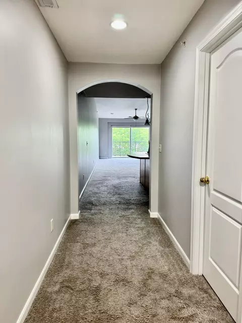 Entry Way - 2255 Rolling Hills Dr, Covington, KY 41017 photo 2 of 7