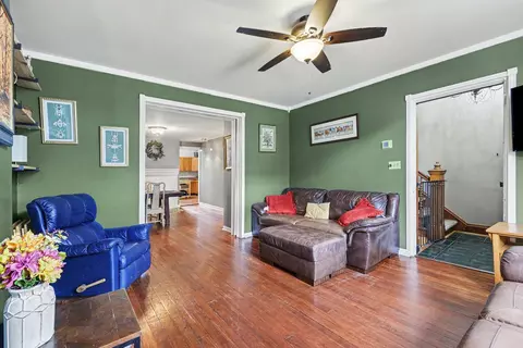 Living - 2007 Garrard St, Covington, KY 41014 photo 1 of 3