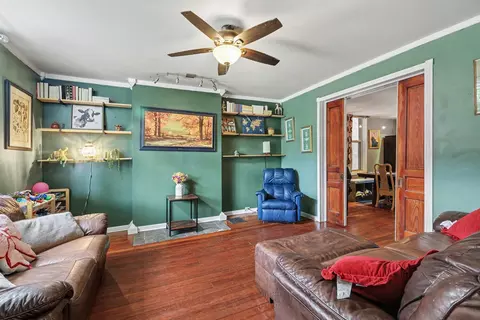Living - 2007 Garrard St, Covington, KY 41014 photo 3 of 3