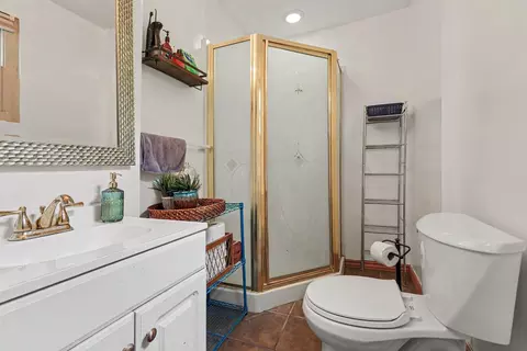 Bath - 2007 Garrard St, Covington, KY 41014 photo 1 of 2