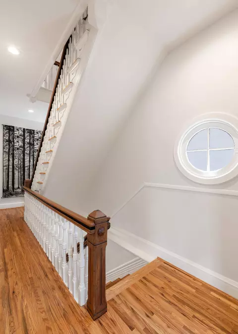 Entry Way - 801 Scott St, Covington, KY 41011 photo 9 of 12