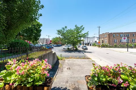 Exterior - 801 Scott St, Covington, KY 41011 photo 5 of 8