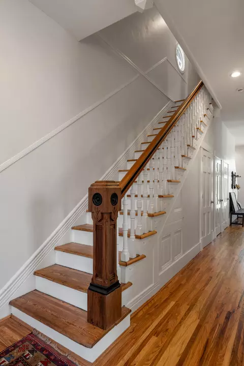 Entry Way - 801 Scott St, Covington, KY 41011 photo 4 of 12