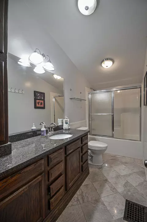 Bath - 166 E 43rd St, Covington, KY 41015 photo 3 of 5