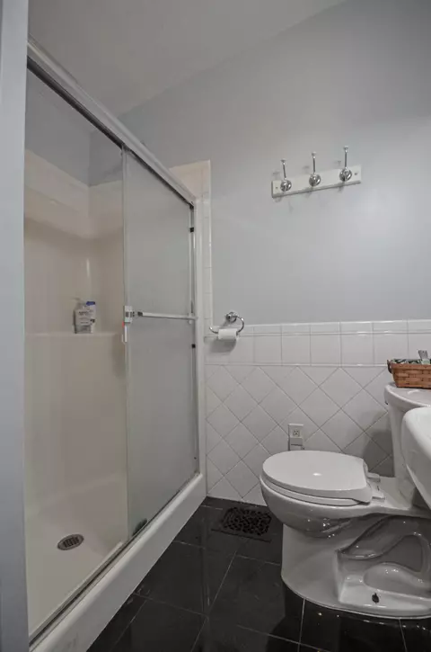 Bath - 166 E 43rd St, Covington, KY 41015 photo 1 of 5