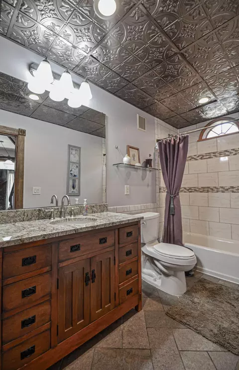 Bath - 166 E 43rd St, Covington, KY 41015 photo 5 of 5