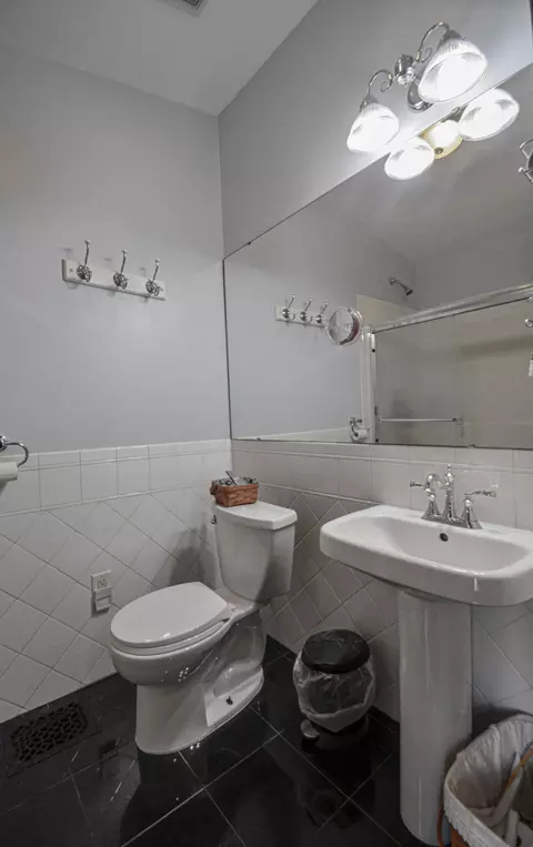 Bath - 166 E 43rd St, Covington, KY 41015 photo 2 of 5