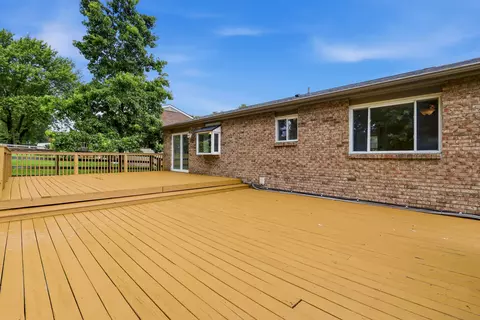 Exterior - 2705 Surfside Dr, Villa Hills, KY 41017 photo 2 of 9