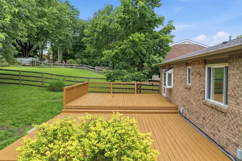 Exterior - 2705 Surfside Dr, Villa Hills, KY 41017 photo 4 of 9