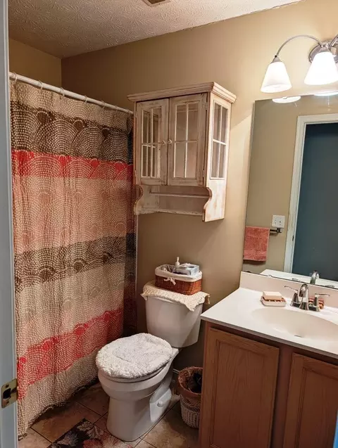Bath - 502 Brookstone Ln #19-E, Cold Spring, KY 41076 photo 2 of 2