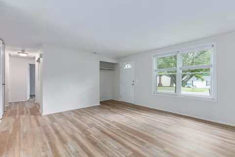 Living - 28 Waterside Way, Covington, KY 41017 photo 3 of 5