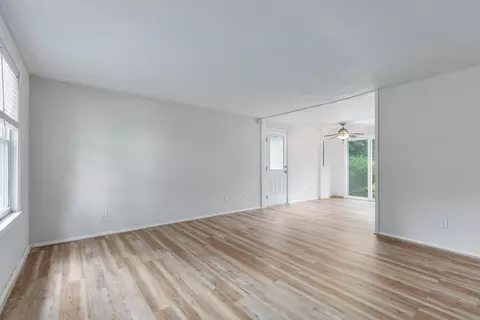 Living - 28 Waterside Way, Covington, KY 41017 photo 1 of 5