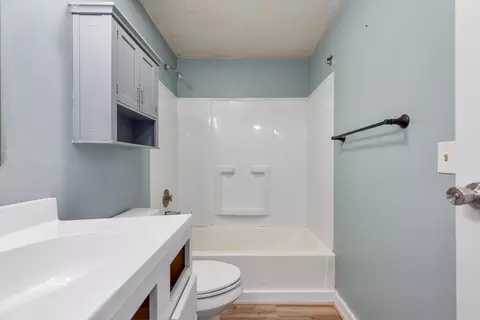 Bath - 28 Waterside Way, Covington, KY 41017 photo 1 of 2