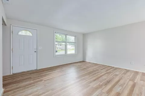 Living - 28 Waterside Way, Covington, KY 41017 photo 2 of 5