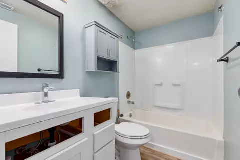 Bath - 28 Waterside Way, Covington, KY 41017 photo 2 of 2