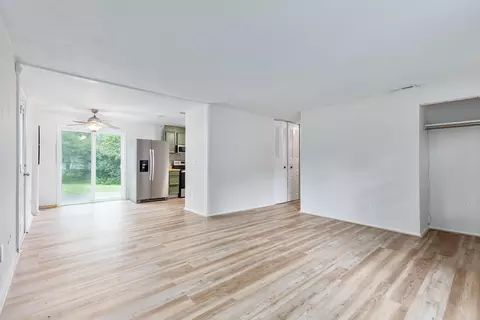Living - 28 Waterside Way, Covington, KY 41017 photo 4 of 5