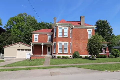 Exterior - 401 E 4th St, Augusta, KY 41002 photo 2 of 7