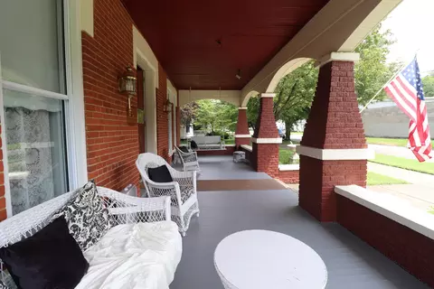Exterior - 401 E 4th St, Augusta, KY 41002 photo 5 of 7