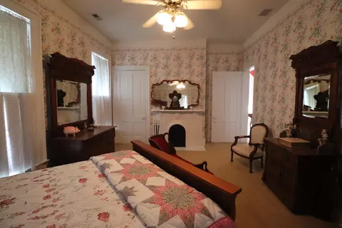 Bedroom - 401 E 4th St, Augusta, KY 41002 photo 6 of 8