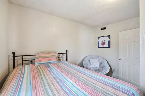 Bedroom - 115 E 9th St, Covington, KY 41011 photo 6 of 8