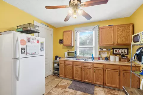 Kitchen - 115 E 9th St, Covington, KY 41011 photo 1 of 2
