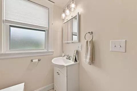 Bath - 1830 Euclid Ave, Covington, KY 41014 photo 3 of 3