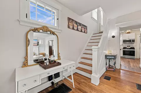 Entry Way - 1830 Euclid Ave, Covington, KY 41014 photo 1 of 2