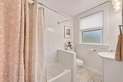 Bath - 1830 Euclid Ave, Covington, KY 41014 photo 2 of 3