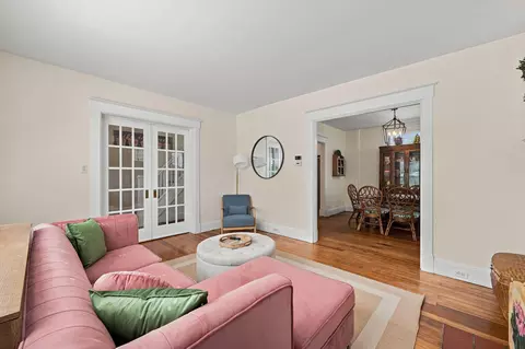 Living - 1830 Euclid Ave, Covington, KY 41014 photo 2 of 3