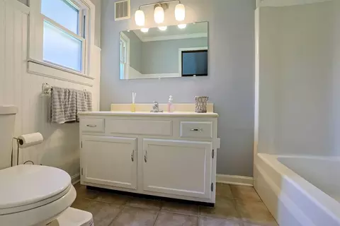 Bath - 49 Arcadia Ave, Lakeside Park, KY 41017 photo 1 of 2
