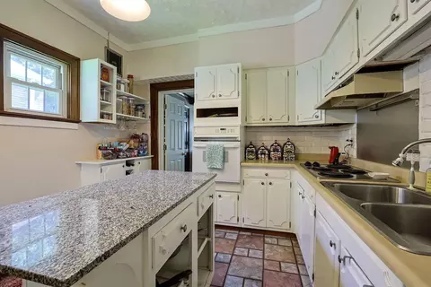 Kitchen - 49 Arcadia Ave, Lakeside Park, KY 41017 photo 3 of 4