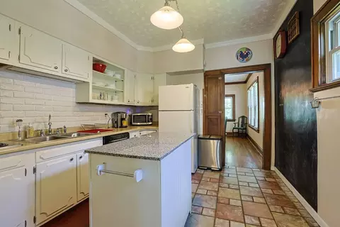 Kitchen - 49 Arcadia Ave, Lakeside Park, KY 41017 photo 2 of 4