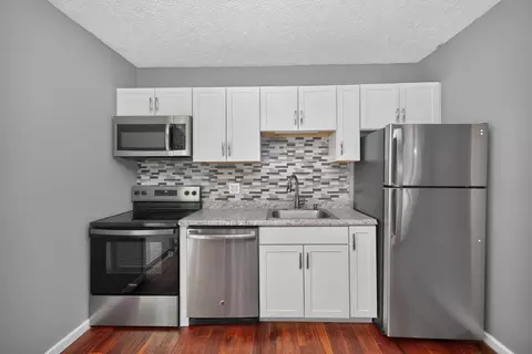 Kitchen - 1507 Monroe St, Covington, KY 41014 photo 3 of 4